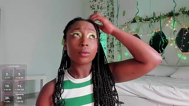 Snapshot of EmmaSanzz_ chatting on 03-18-25, 11:30 EmmaSanzz online show from 03-18-25, 11:30