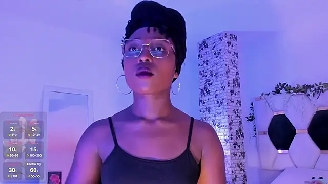 Snapshot of EmmaSanzz_ chatting on 03-22-25, 11:32 EmmaSanzz online show from 03-22-25, 11:32