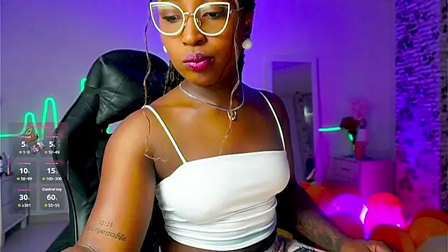 Snapshot of EmmaSanzz_ chatting on 09-23-25, 11:35 EmmaSanzz online show from 09-23-25, 11:35