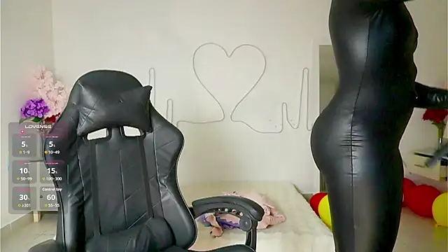 Snapshot of EmmaSanzz_ chatting on 09-26-25, 11:47 EmmaSanzz online show from 09-26-25, 11:47