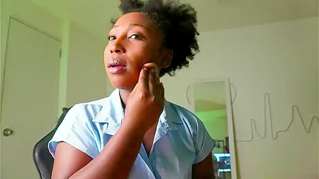 Snapshot of EmmaSanzz_ chatting on 09-29-25, 11:59 EmmaSanzz online show from 09-29-25, 11:59