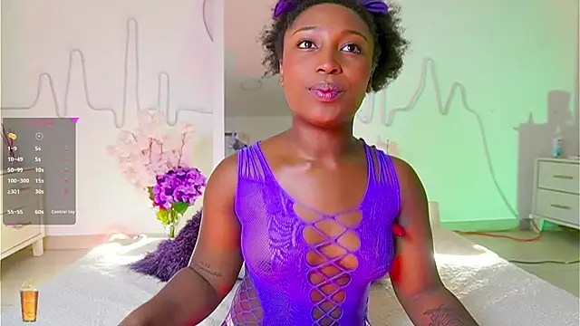 Snapshot of EmmaSanzz_ chatting on 09-30-25, 11:37 EmmaSanzz online show from 09-30-25, 11:37