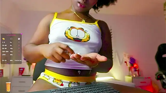 Snapshot of EmmaSanzz_ chatting on 10-02-25, 11:39 EmmaSanzz online show from 10-02-25, 11:39