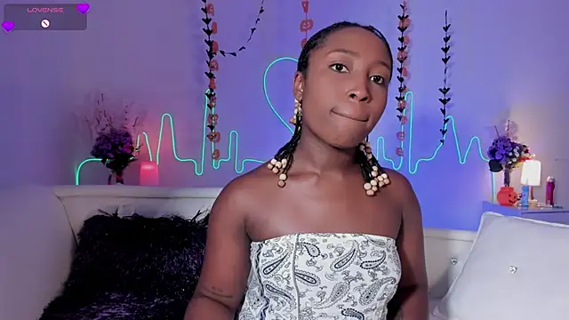 Snapshot of EmmaSanzz_ chatting on 10-16-25, 11:22 EmmaSanzz online show from 10-16-25, 11:22