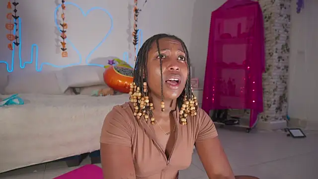 Snapshot of EmmaSanzz_ chatting on 10-27-25, 11:47 EmmaSanzz online show from 10-27-25, 11:47