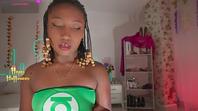 Snapshot of EmmaSanzz_ chatting on 10-28-25, 11:36 EmmaSanzz online show from 10-28-25, 11:36