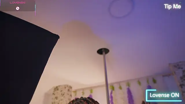 Snapshot of EmmaSanzz_ chatting on 11-14-25, 11:31 EmmaSanzz online show from 11-14-25, 11:31