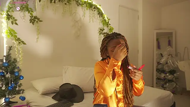 Snapshot of EmmaSanzz_ chatting on 11-29-25, 11:35 EmmaSanzz online show from 11-29-25, 11:35