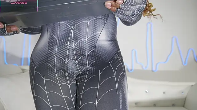 Snapshot of EmmaSanzz_ chatting on 11-30-25, 11:47 EmmaSanzz online show from 11-30-25, 11:47