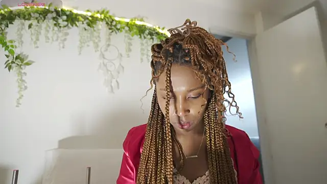 Snapshot of EmmaSanzz_ chatting on 12-04-25, 11:30 EmmaSanzz online show from 12-04-25, 11:30