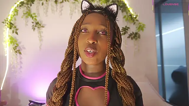 Snapshot of EmmaSanzz_ chatting on 12-18-25, 11:38 EmmaSanzz online show from 12-18-25, 11:38