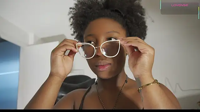 Snapshot of EmmaSanzz_ chatting on 01-08-26, 11:34 EmmaSanzz online show from 01-08-26, 11:34