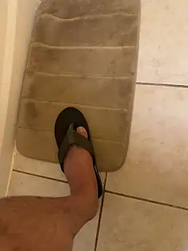 Snapshot of VFuck4U_xxx chatting on 03-22-25, 09:45 VFuck4U xxx online show from 03-22-25, 09:45