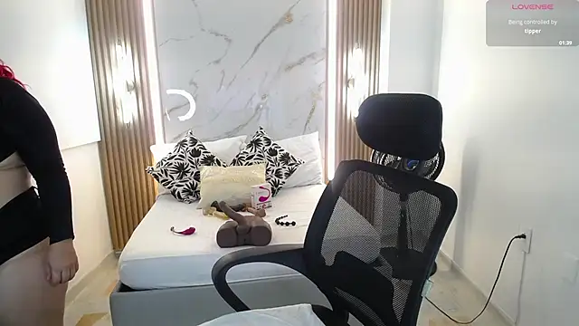 Mariana Rojas online show from 02-15-26, 05:04