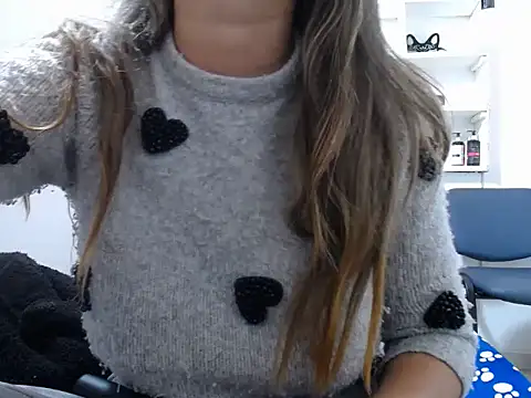 Snapshot of Luna_girlhot_ chatting on 11-16-25, 02:33 Luna girlhot online show from 11-16-25, 02:33