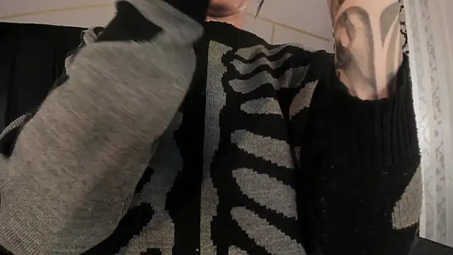 Adeelinee online show from 12-20-25, 08:05