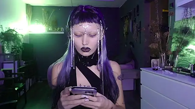 Snapshot of god_x_girl chatting on 12-17-24, 06:53 god x girl online show from 12-17-24, 06:53