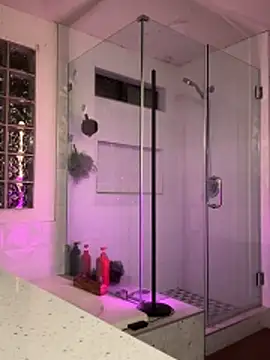 Snapshot of El_Gizmo chatting on 12-20-25, 09:38 El Gizmo online show from 12-20-25, 09:38