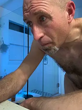 Snapshot of El_Gizmo chatting on 01-07-26, 11:45 El Gizmo online show from 01-07-26, 11:45