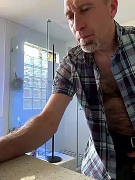 Snapshot of El_Gizmo chatting on 01-12-26, 04:01 El Gizmo online show from 01-12-26, 04:01