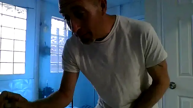 Snapshot of El_Gizmo chatting on 02-16-26, 12:29 El Gizmo online show from 02-16-26, 12:29