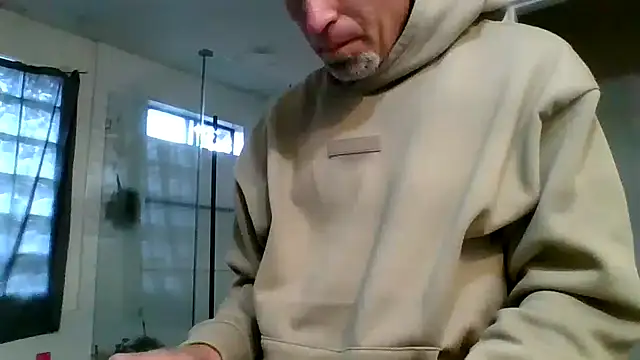 Snapshot of El_Gizmo chatting on 02-17-26, 03:40 El Gizmo online show from 02-17-26, 03:40