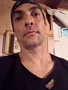 Snapshot of Dickinyou1980 chatting on 03-15-25, 07:20 Dickinyou1980 online show from 03-15-25, 07:20