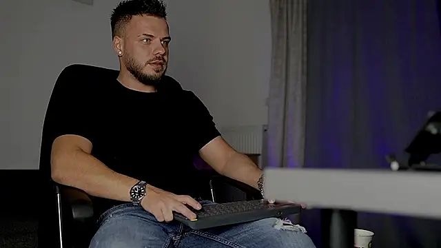 juliusmasters online show from 10-12-25, 05:34