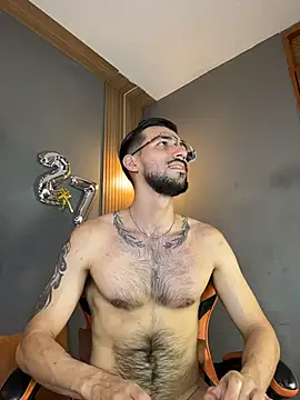 Snapshot of Mr_WhiteCock chatting on 07-11-26, 07:16 Mr WhiteCock online show from 07-11-26, 07:16