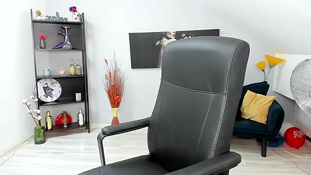 Snapshot of MelissaWiliam chatting on 03-17-25, 02:56 MelissaWiliam online show from 03-17-25, 02:56