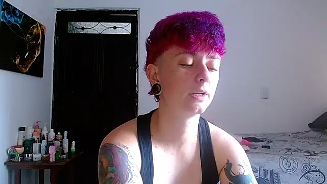 Snapshot of tomboyblue chatting on 05-14-26, 07:42 tomboyblue online show from 05-14-26, 07:42