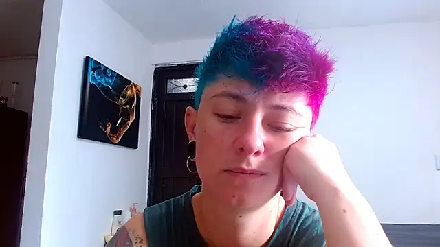 Snapshot of tomboyblue chatting on 05-21-26, 06:04 tomboyblue online show from 05-21-26, 06:04