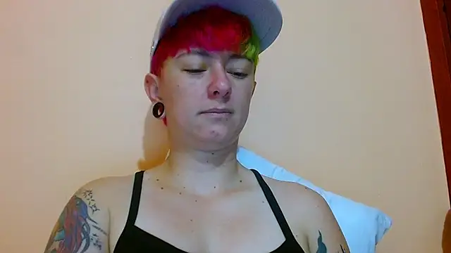 Snapshot of tomboyblue chatting on 07-27-26, 03:30 tomboyblue online show from 07-27-26, 03:30