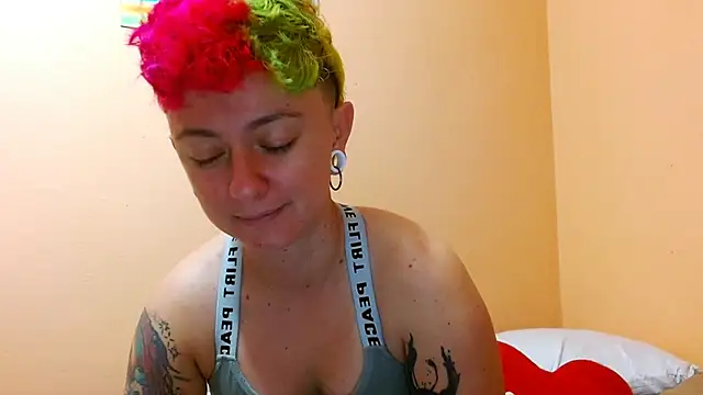 Snapshot of tomboyblue chatting on 07-30-26, 01:54 tomboyblue online show from 07-30-26, 01:54
