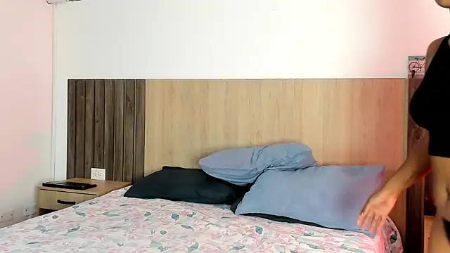 rebeca cortez  online show from 11-10-25, 07:57