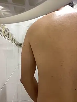 Snapshot of DanielGomez9 chatting on 12-26-24, 01:43 DanielGomez9 online show from 12-26-24, 01:43