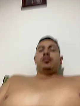 Snapshot of DanielGomez9 chatting on 01-14-25, 02:40 DanielGomez9 online show from 01-14-25, 02:40