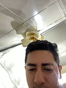 Snapshot of DanielGomez9 chatting on 03-17-25, 01:14 DanielGomez9 online show from 03-17-25, 01:14