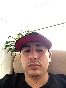 Snapshot of DanielGomez9 chatting on 03-21-25, 04:29 DanielGomez9 online show from 03-21-25, 04:29