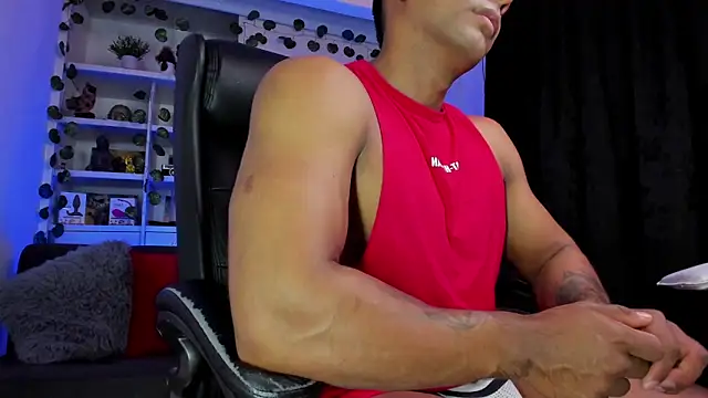 Couple muscle1 online show from 01-02-25, 11:06