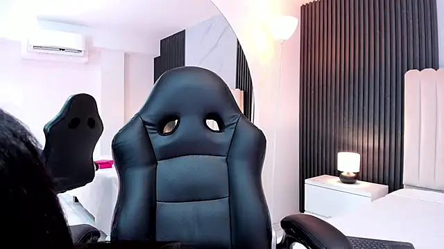 Madiee Rhea online show from 02-03-26, 07:41