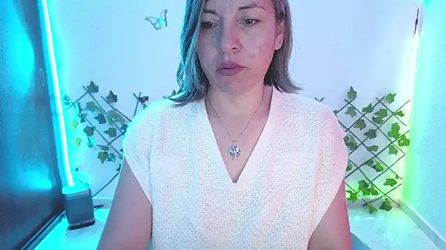 Lady breaks hearts online show from 02-13-26, 01:18