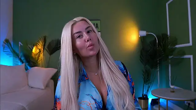 EvaZane online show from 05-17-26, 09:49