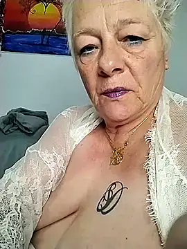 Snapshot of SoDi_Love chatting on 03-17-25, 05:56 SoDi Love online show from 03-17-25, 05:56