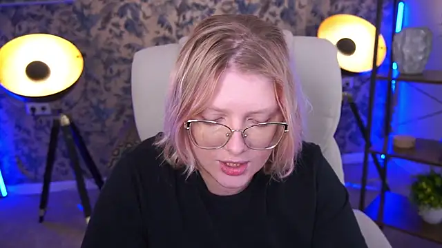 Snapshot of CoolTatis chatting on 06-26-26, 01:15 CoolTatis online show from 06-26-26, 01:15