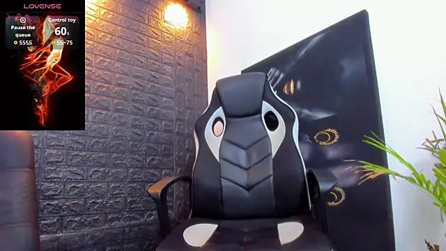 Snapshot of tommike chatting on 01-19-26, 02:54 tommike online show from 01-19-26, 02:54