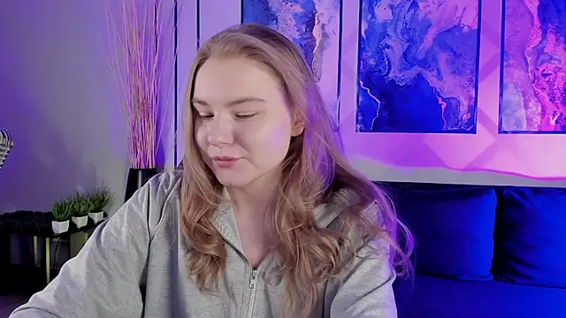 Snapshot of ValerieViolette chatting on 12-04-24, 04:10 ValerieViolette online show from 12-04-24, 04:10