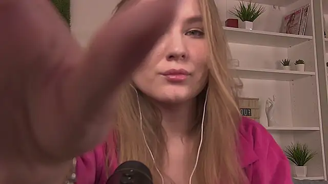 Snapshot of ValerieViolette chatting on 02-20-25, 12:57 ValerieViolette online show from 02-20-25, 12:57