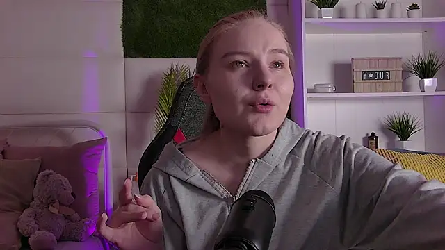 Snapshot of ValerieViolette chatting on 03-02-25, 01:05 ValerieViolette online show from 03-02-25, 01:05