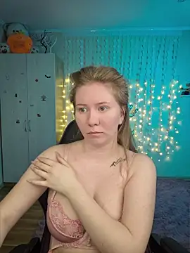 D0nna  online show from 04-24-26, 07:38